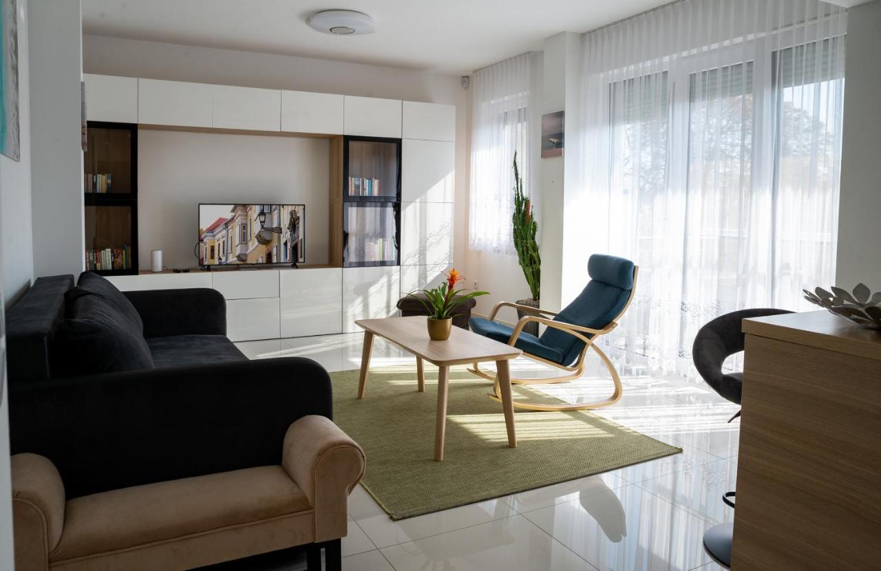Sunshine Apartman With Free Parking Győr Exterior foto