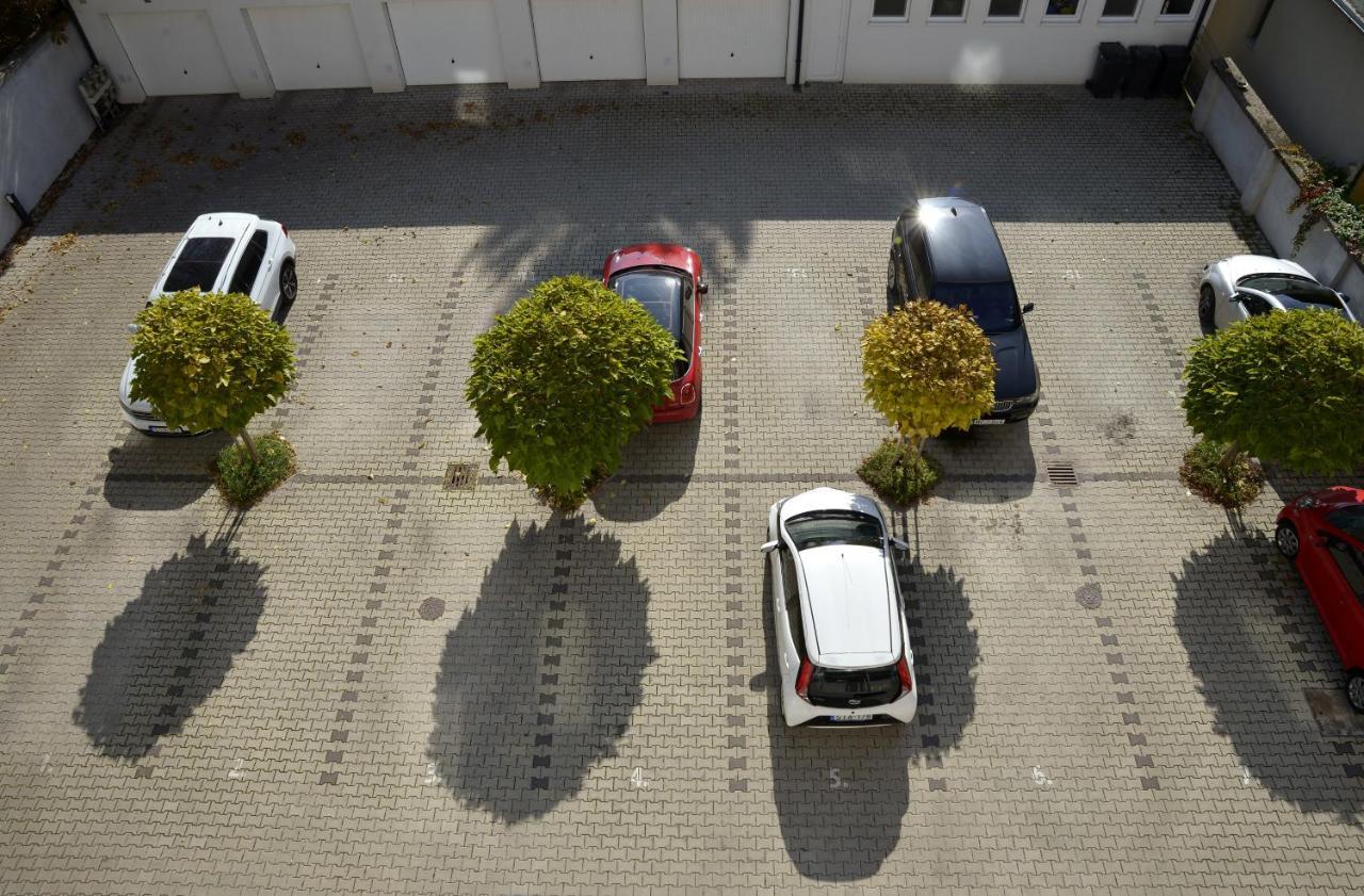 Sunshine Apartman With Free Parking Győr Exterior foto